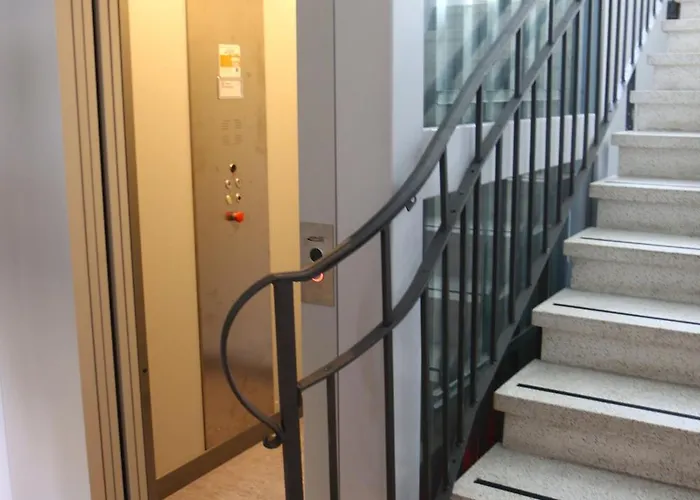 Student's بيت شباب